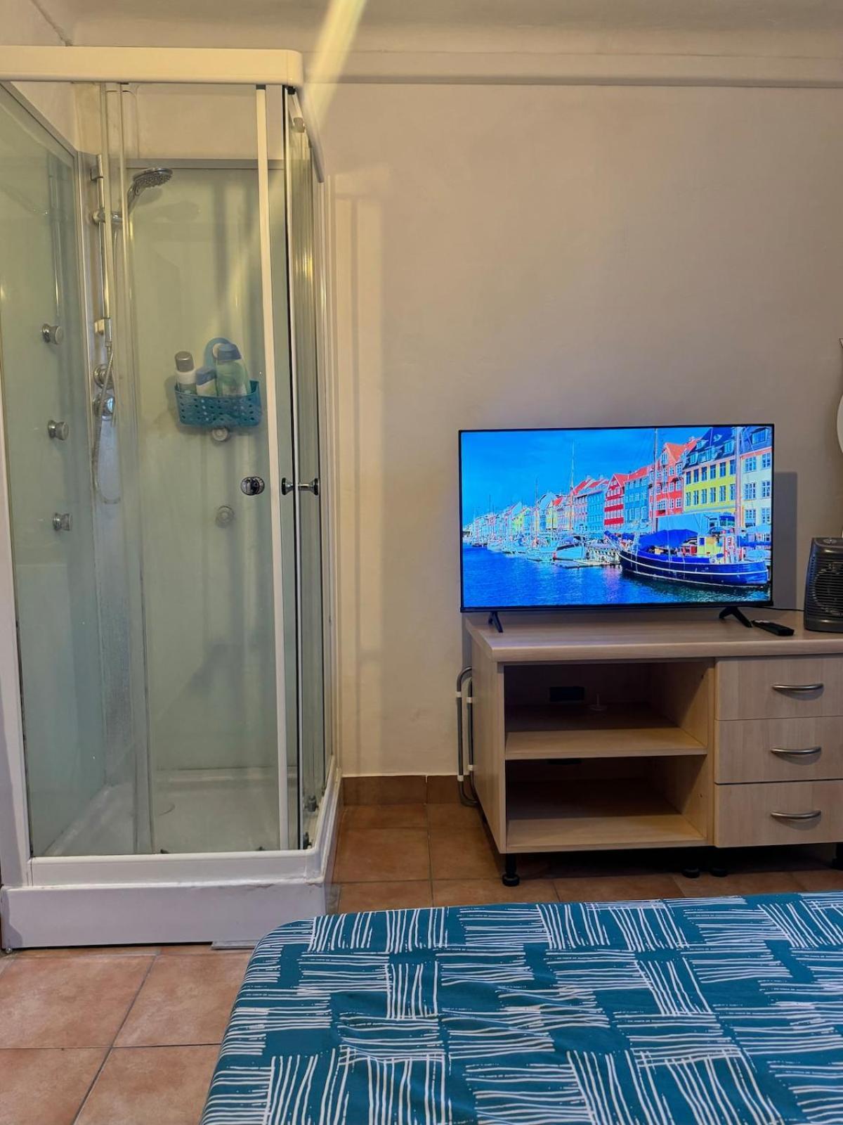 Right In The Center Apartment *